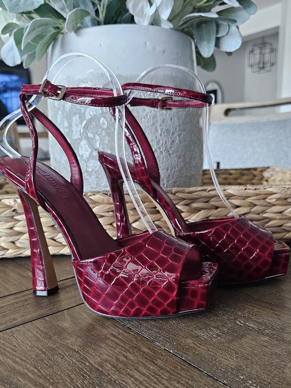 Steve Madden Red Croc-Embossed Platform Slingback Heels Shoes Women's Size 9.5 - Picture 2 of 8